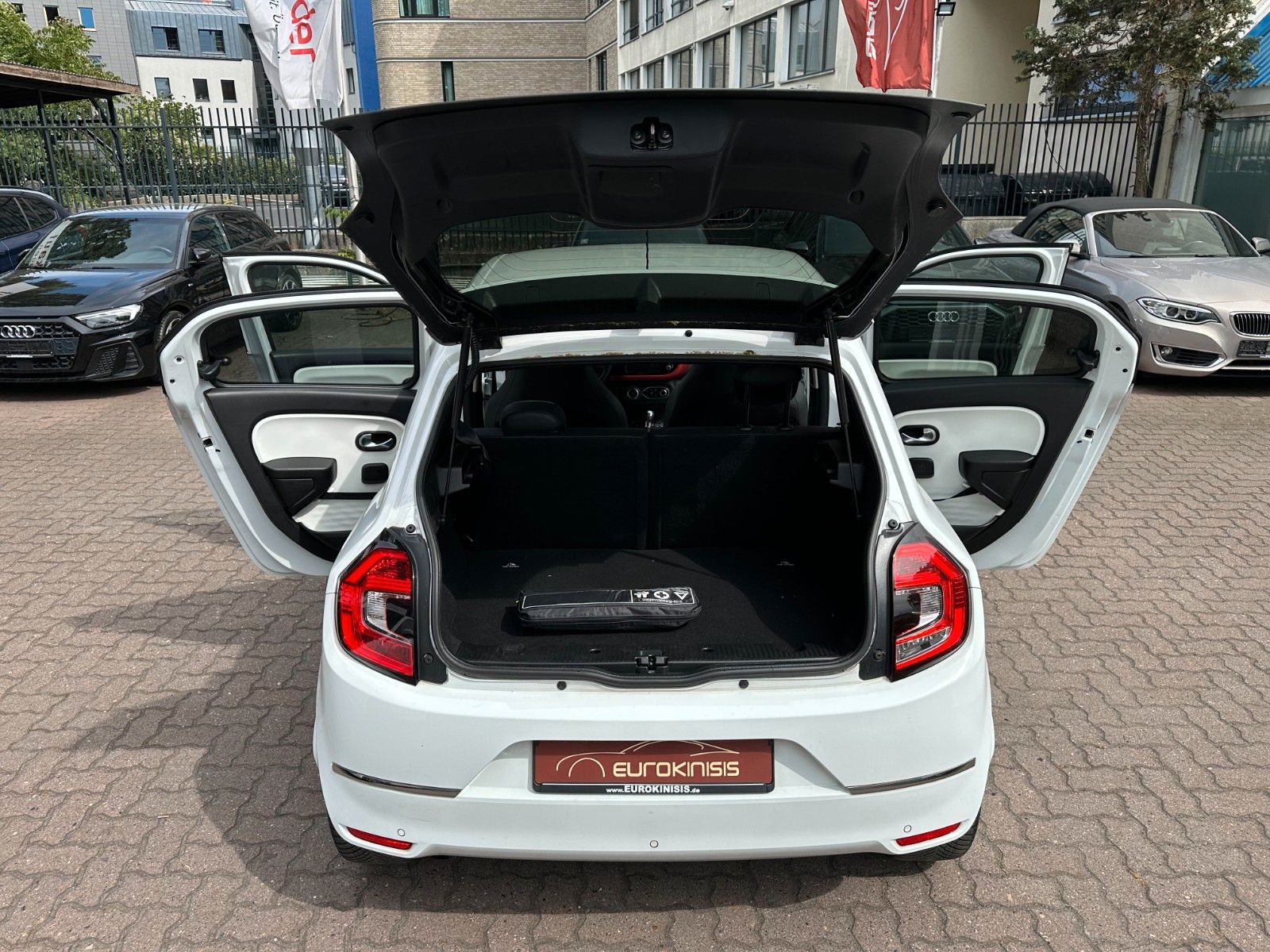 Renault Twingo TCe90 - Samsaru's Car Outlet