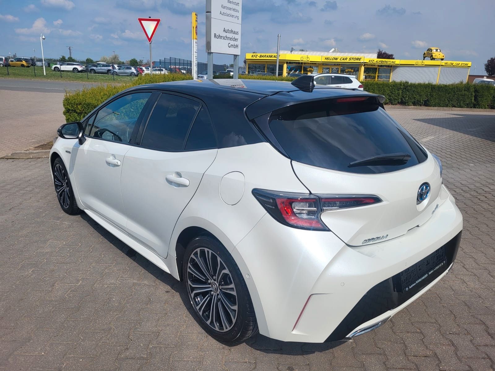 Toyota Corolla Hybrid Club - Samsaru's Car Outlet