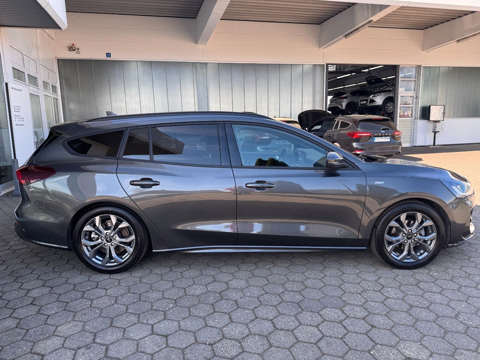 Ford Focus Turnier ST-Line X AHK KAMERA DAB LED