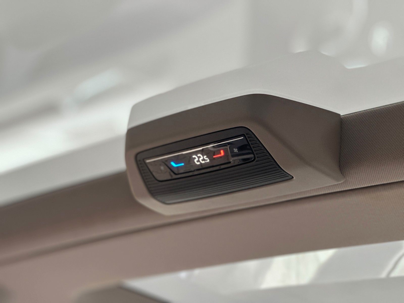 Volkswagen T7 Multivan - Samsaru's Car Outlet