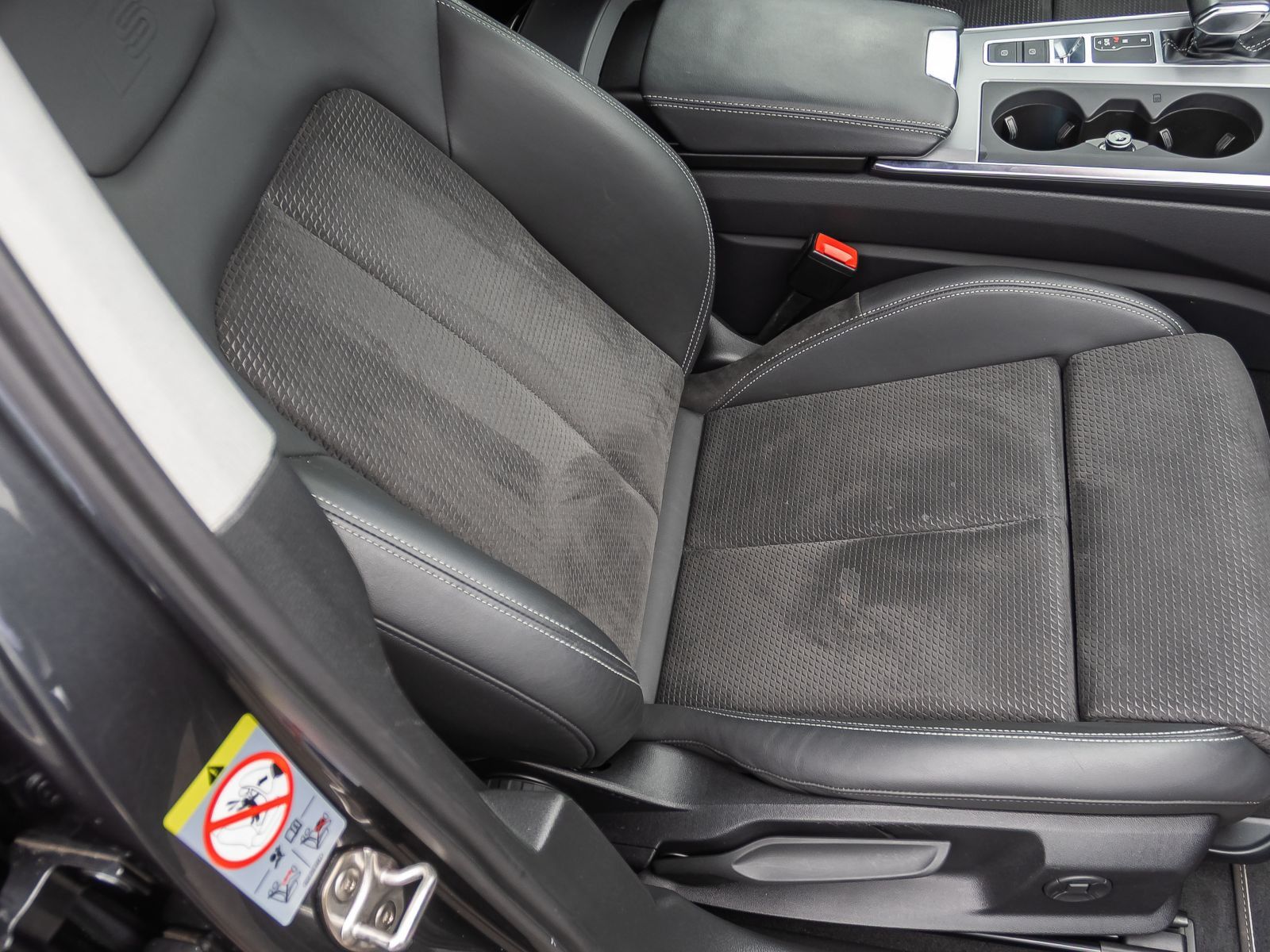 Audi A6 Avant S line 55TFSIe qu Navi Matrix HuD Stand