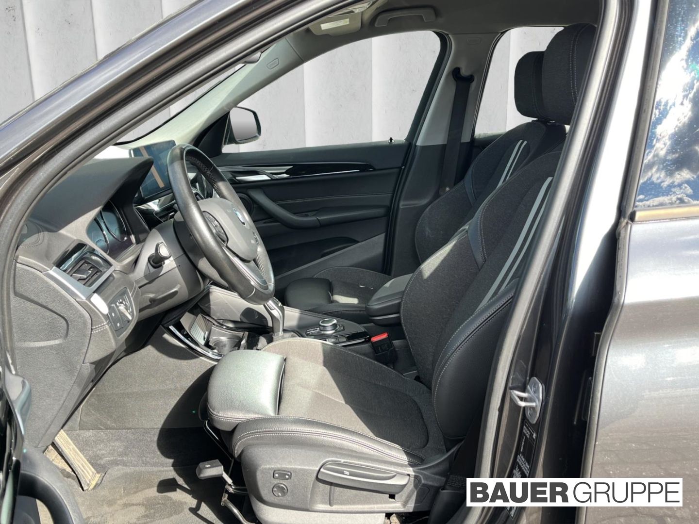 BMW X1 xDrive 20 d Sport Line - Samsaru's Car Outlet