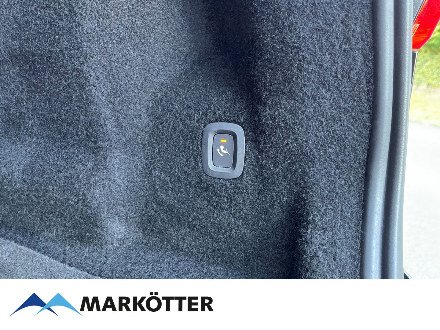 Volvo XC60 T8 AWD Recharge Ultimate Dark - Samsaru's Car Outlet