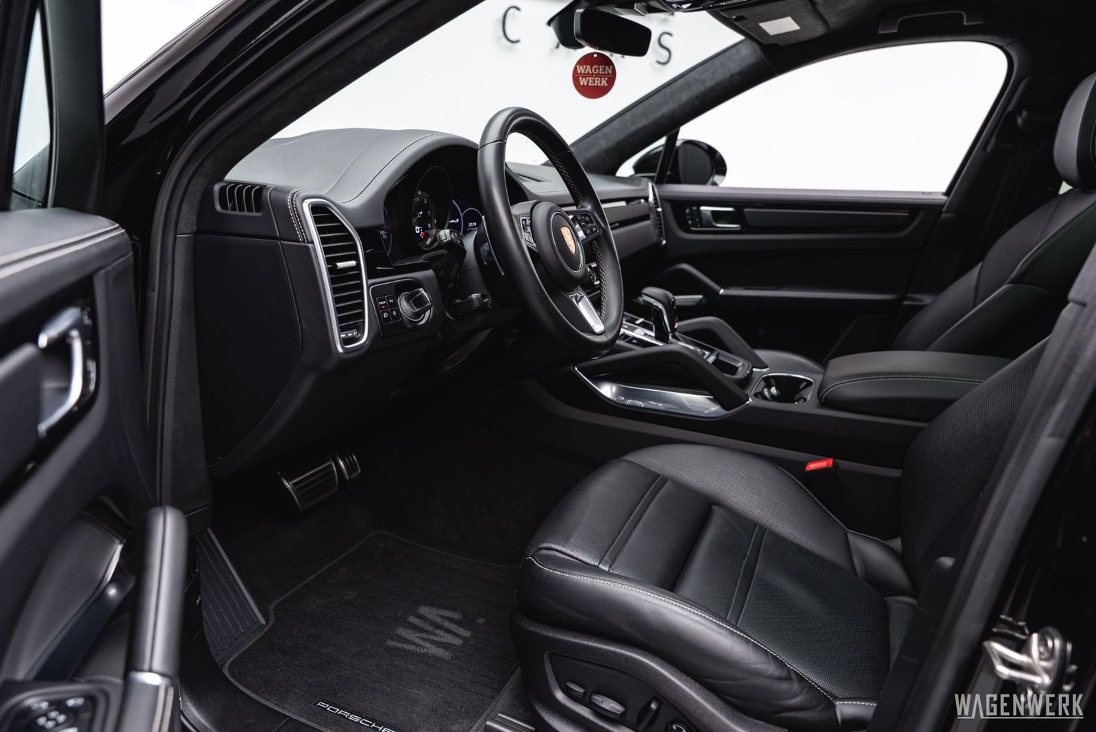 Porsche Cayenne Coupé Turbo S E-Hybrid MASSAGE AHV INNOD