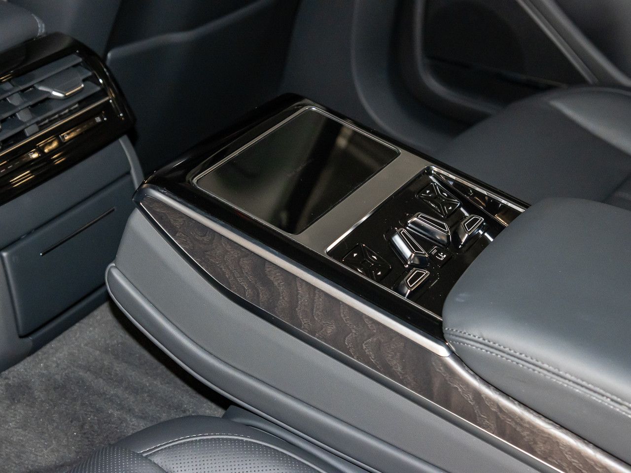 Audi A8 50 TDI quattro tiptronic - Samsaru's Car Outlet