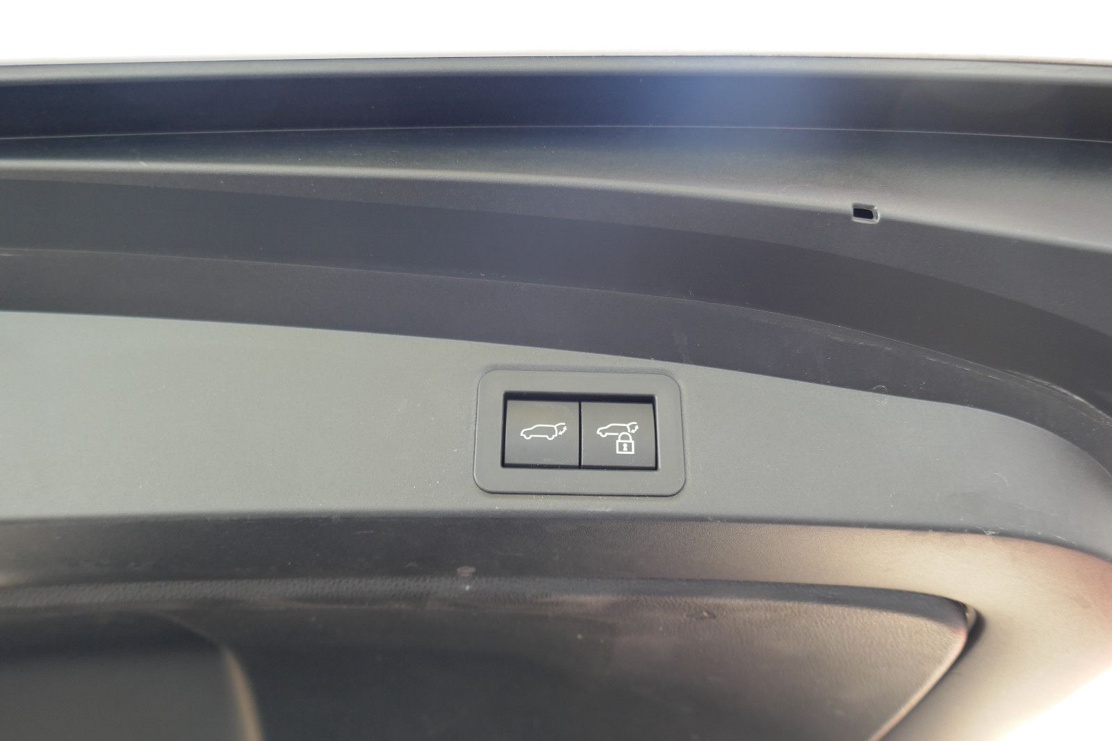 Toyota Corolla 2.0 Hybrid Lounge - Samsaru's Car Outlet
