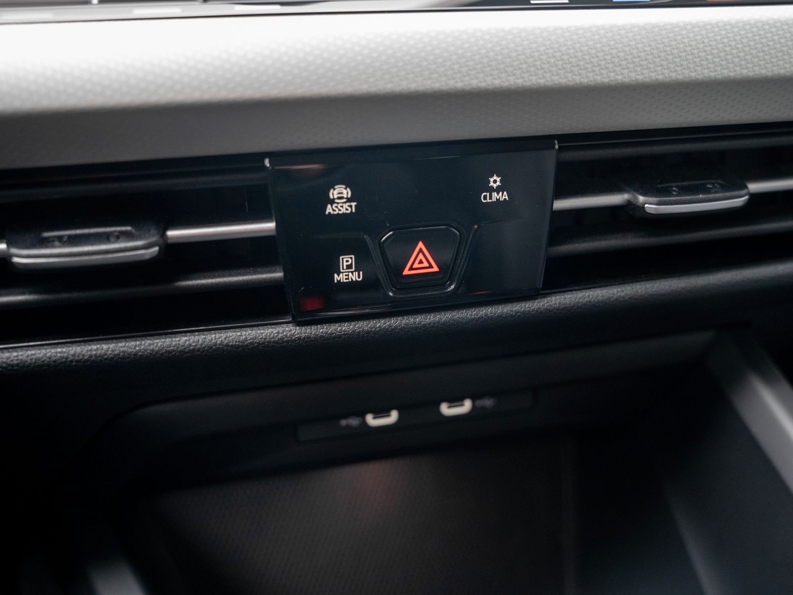 Volkswagen Golf Variant MOVE 1.0 Life - Samsaru's Car Outlet