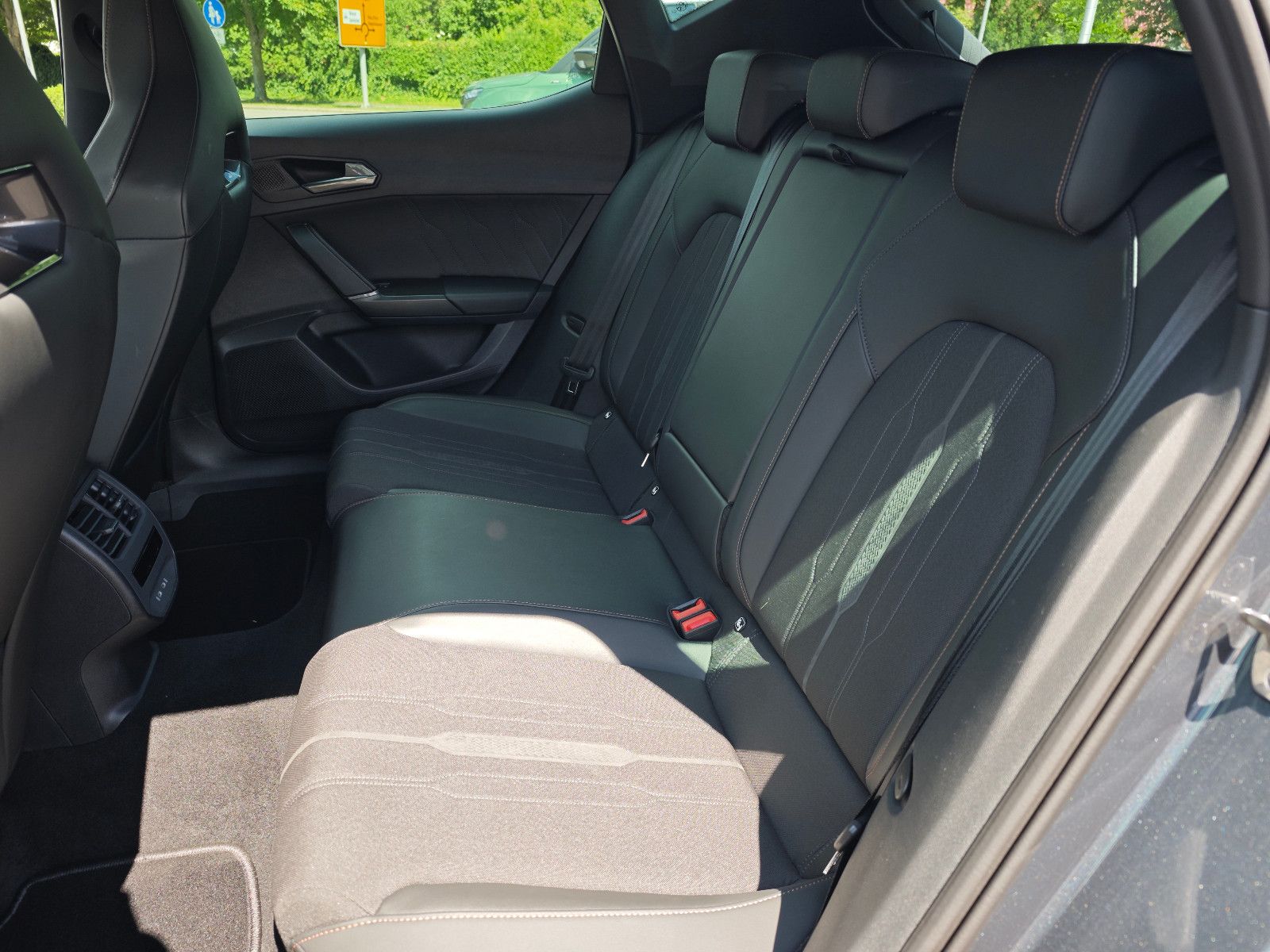 Cupra Leon VZ 300PS DSG - Samsaru's Car Outlet