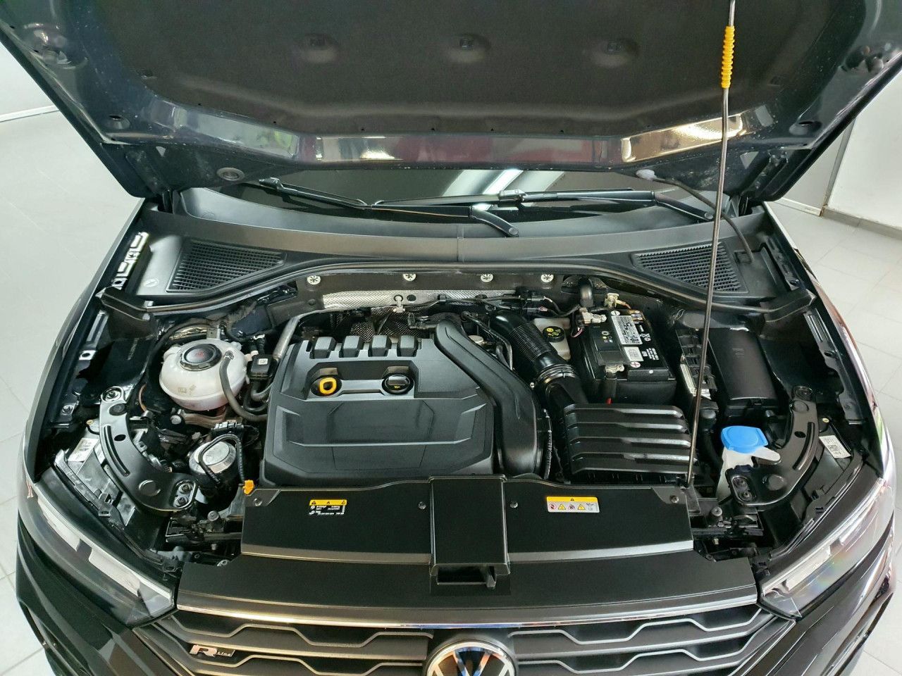 Volkswagen T-Roc 1.5TSI DSG R-Line - Samsaru's Car Outlet