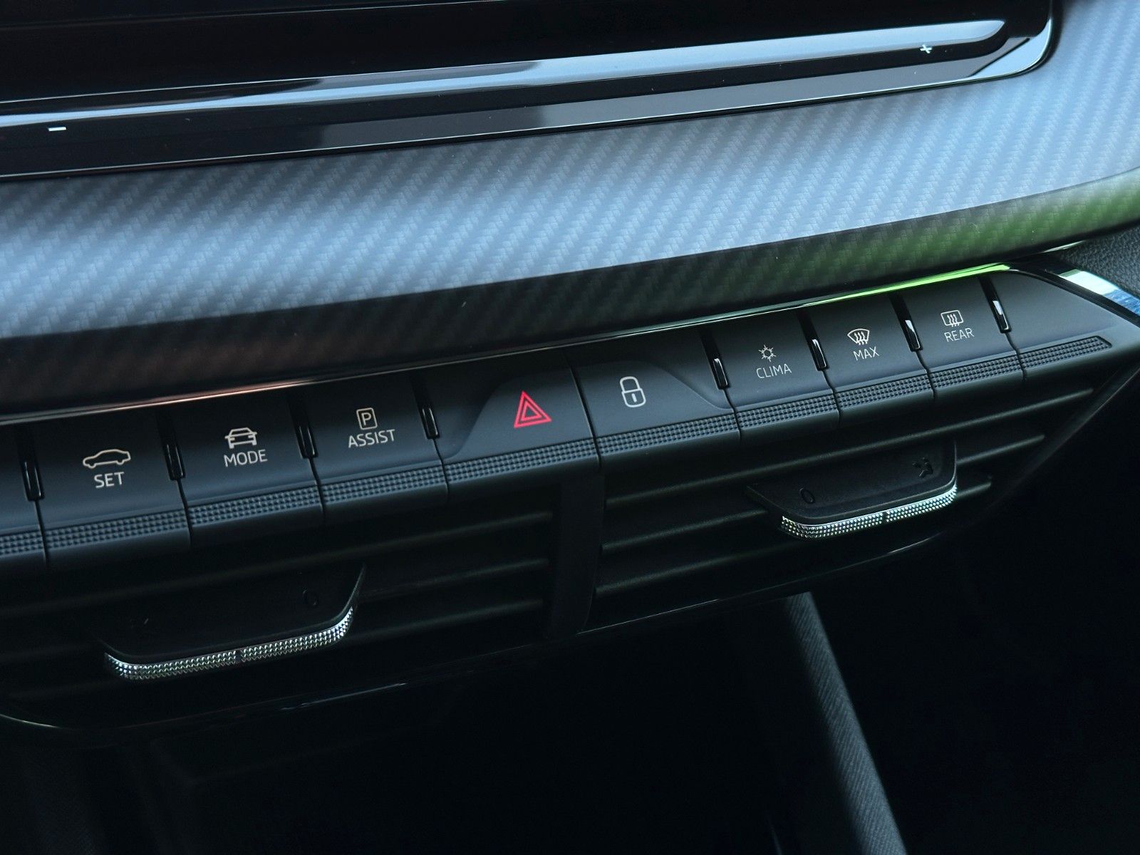 Skoda Octavia Combi RS 2.0TSi DSG - Samsaru's Car Outlet