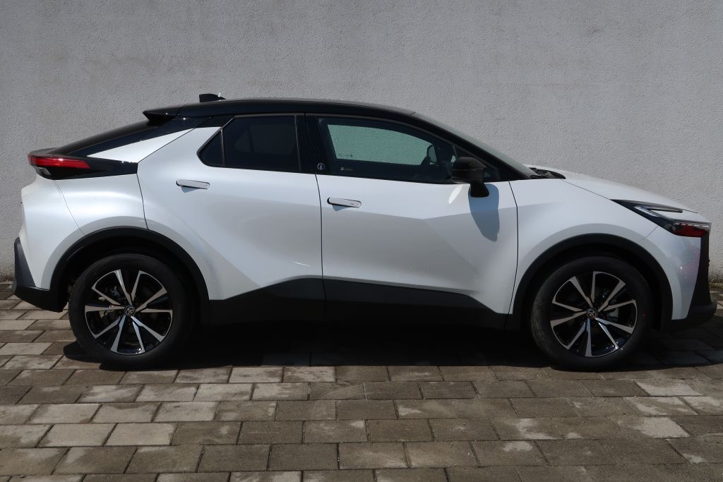 Toyota C-HR 1.8 Hybrid - Samsaru's Car Outlet