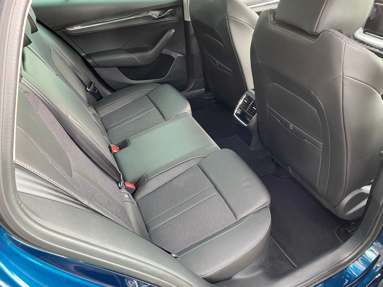 Skoda Octavia Combi 1.5 TSI Style - Samsaru's Car Outlet