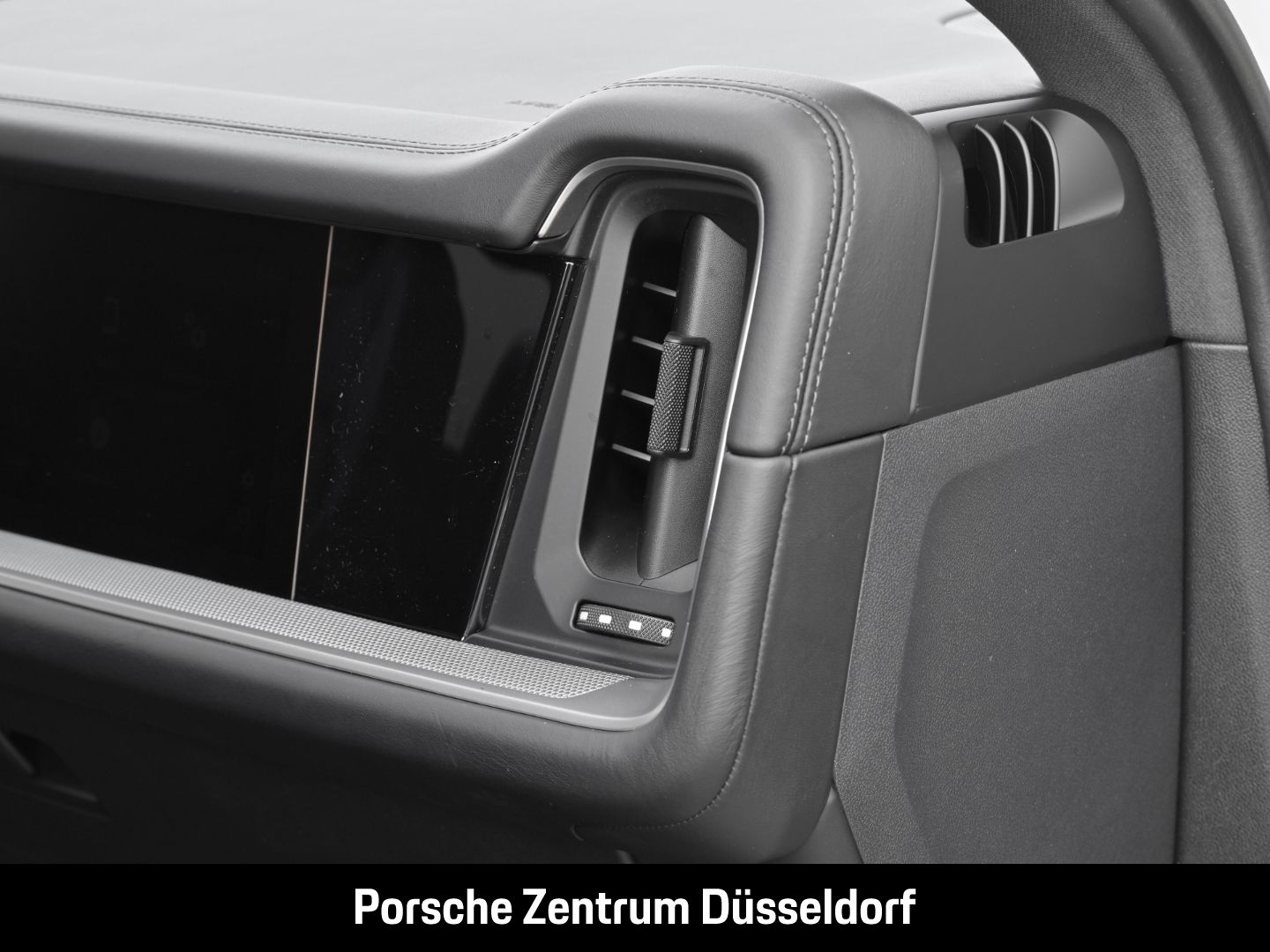 Porsche Cayenne E-Hybrid Coupe Surround-View Head-Up