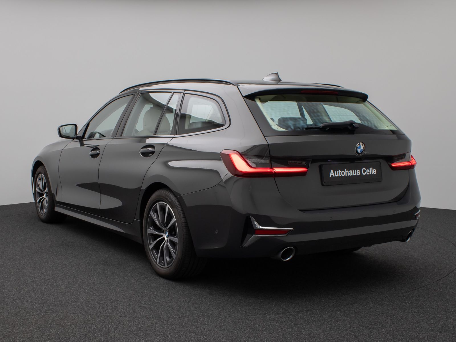 BMW 320d xD Luxury Line - Samsaru's Car Outlet