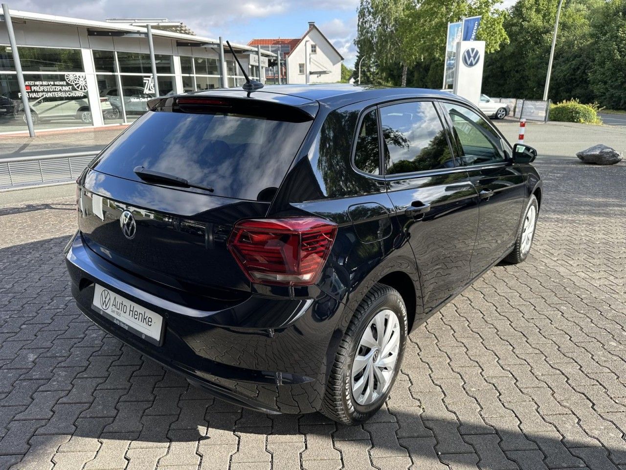 Volkswagen Polo 1.0 TSI DSG - Samsaru's Car Outlet