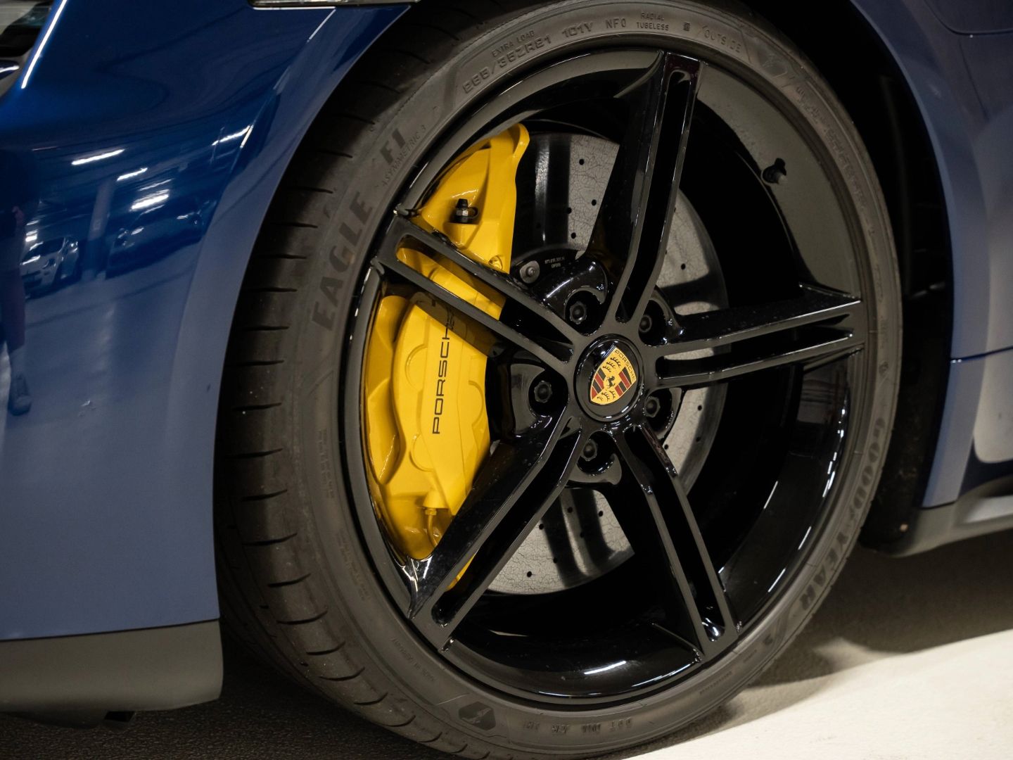 Porsche Taycan GTS InnoDrive Burmester Beifahrerdisplay