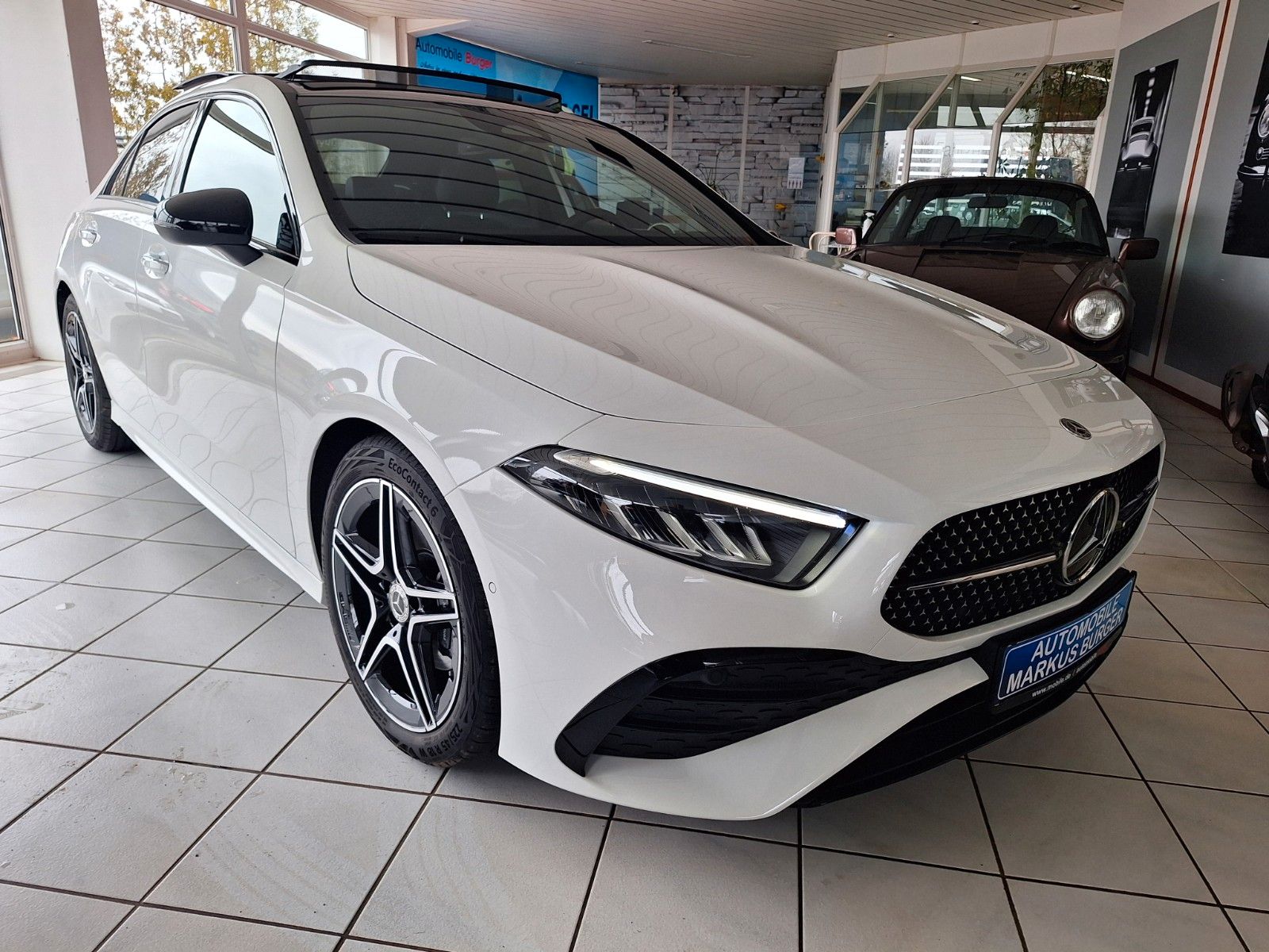 Mercedes-Benz A 180 Limousine AMG Line - Samsaru's Car Outlet