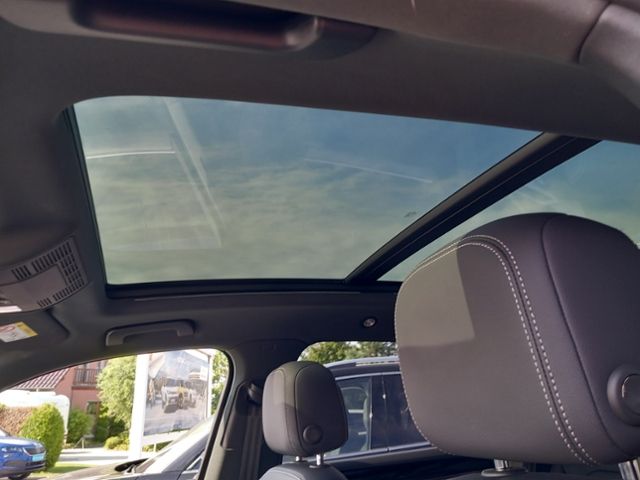 Volkswagen Touareg 3.0 TDI 4M R-Line - Samsaru's Car Outlet