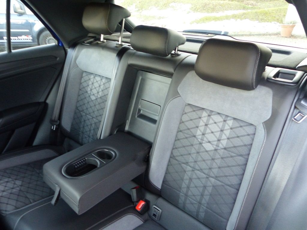 Volkswagen T-Roc 1.5 TSI DSG R-Line - Samsaru's Car Outlet