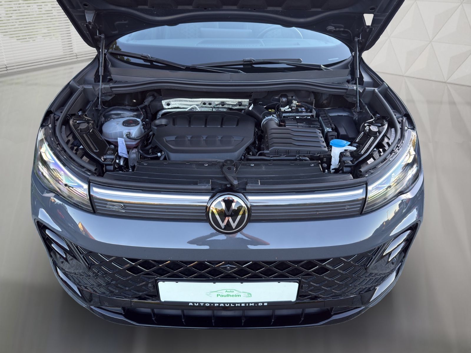 Volkswagen Tiguan 2.0 TSI DSG 4M R-Line»PANO»AHK»HuD»HK»20"