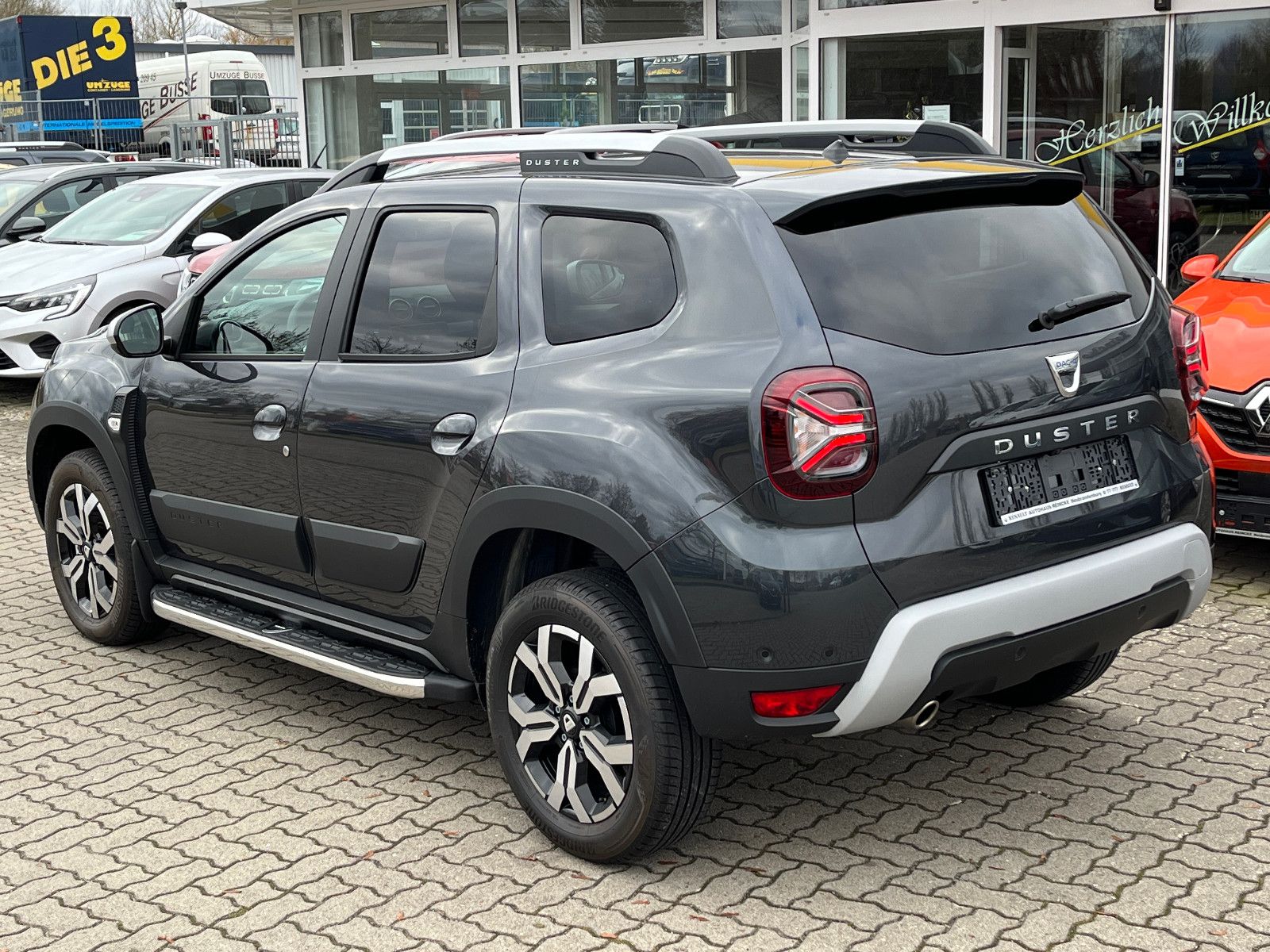Dacia Duster TCe100 Prestige - Samsaru's Car Outlet
