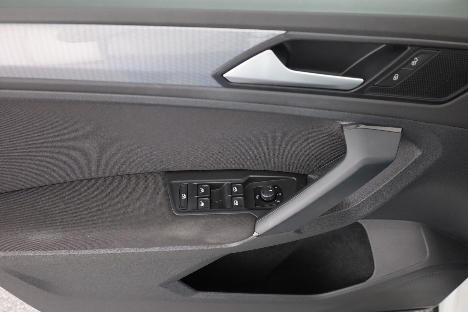 Volkswagen Tiguan 1.5 TSI Life - Samsaru's Car Outlet
