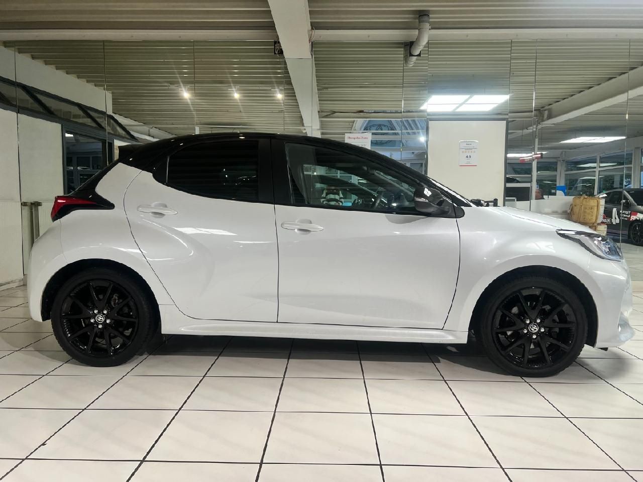 Toyota Yaris Hybrid Style Panoramadach