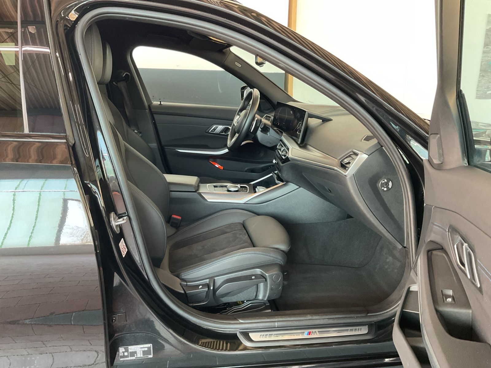 BMW 320d Touring xDrive M-Sport - Samsaru's Car Outlet
