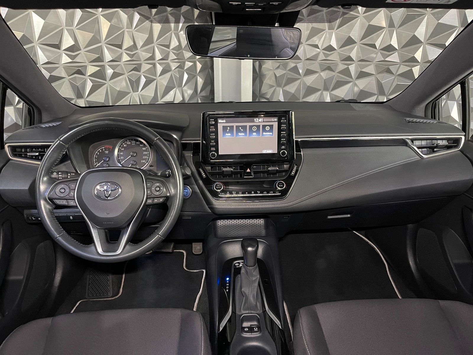Toyota Corolla Touring Hybrid - Samsaru's Car Outlet