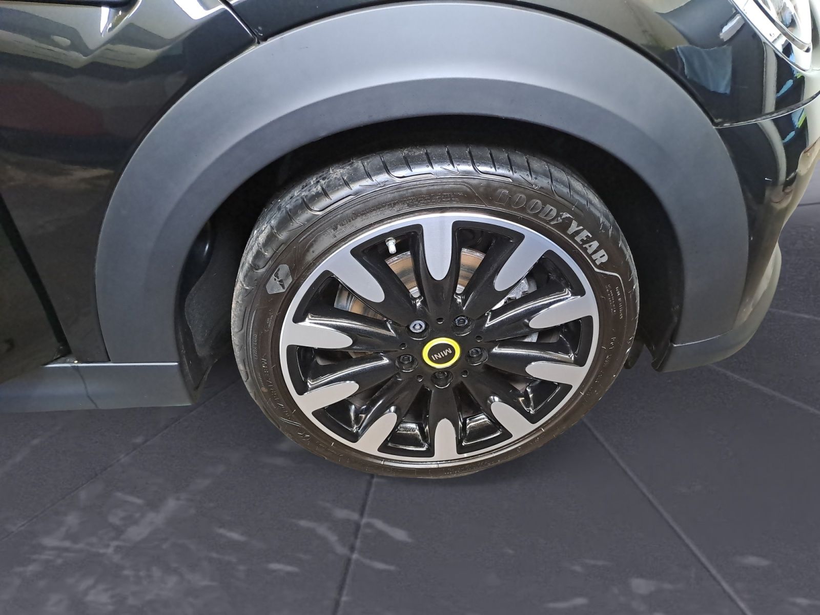 MINI Cooper SE - Samsaru's Car Outlet