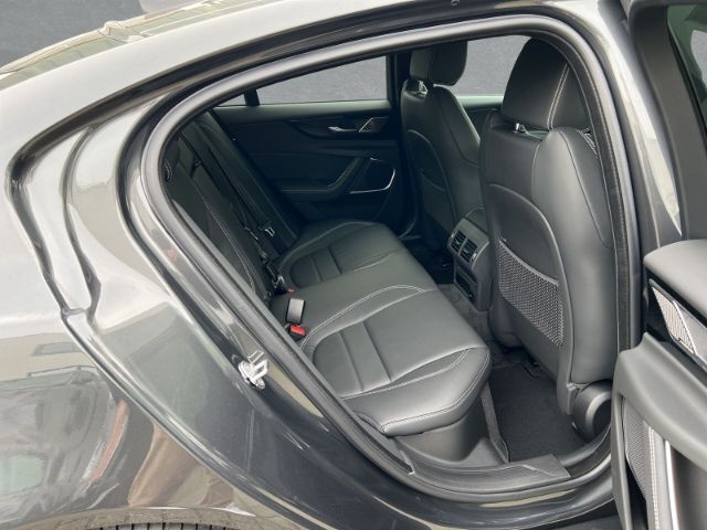 Jaguar XE D200 R-Dynamic HSE HUD StandHZG Navi Leder Me