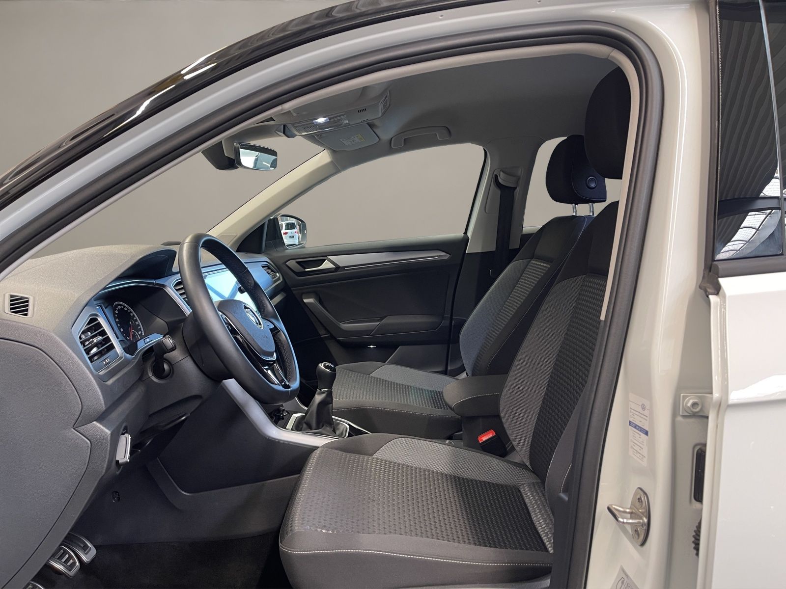 Volkswagen T-Roc 1.0 TSI Active - Samsaru's Car Outlet