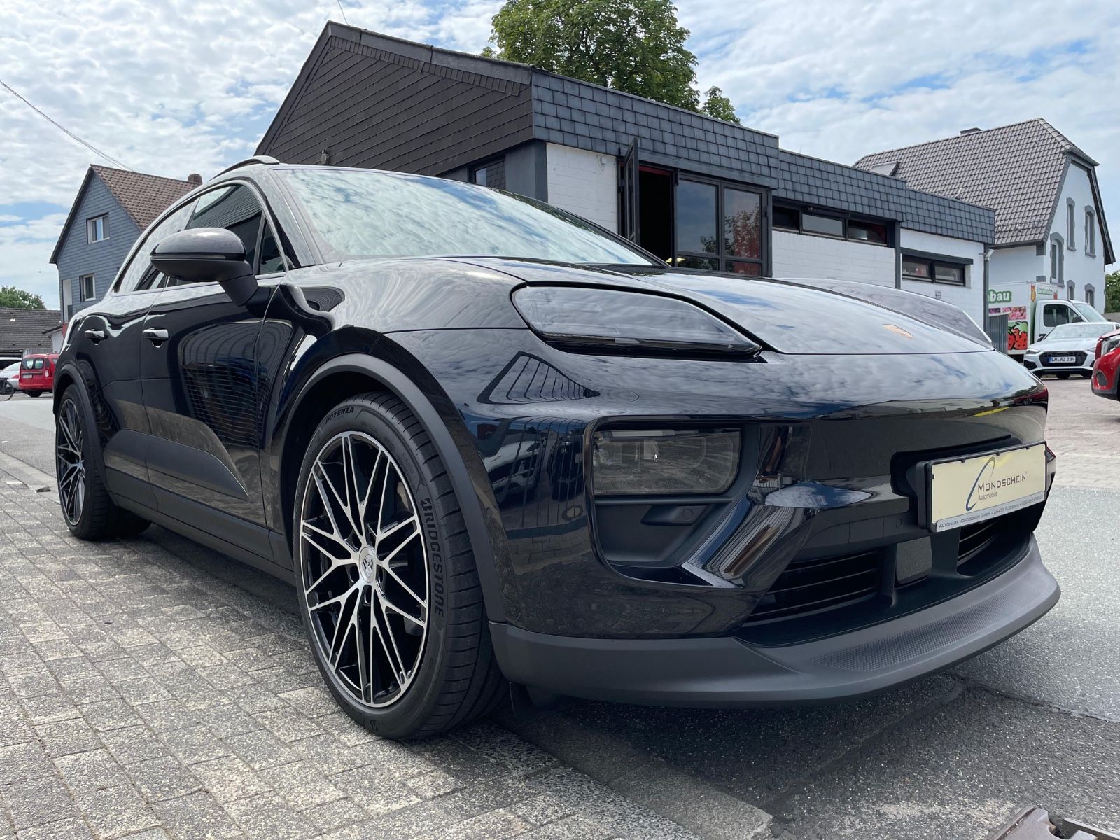 Porsche Macan 4 - Samsaru's Car Outlet