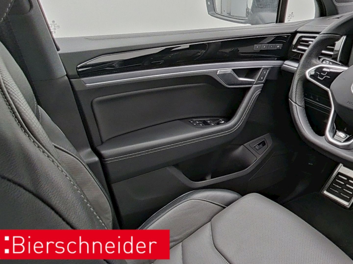 Volkswagen Touareg 3.0 TDI R-line BLACK-STYLE - Samsaru's Car Outlet