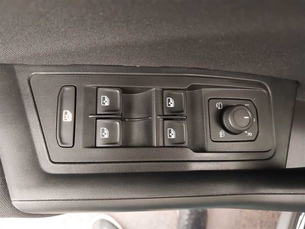 Volkswagen T-Roc Life 1.5 TSI DSG - Samsaru's Car Outlet