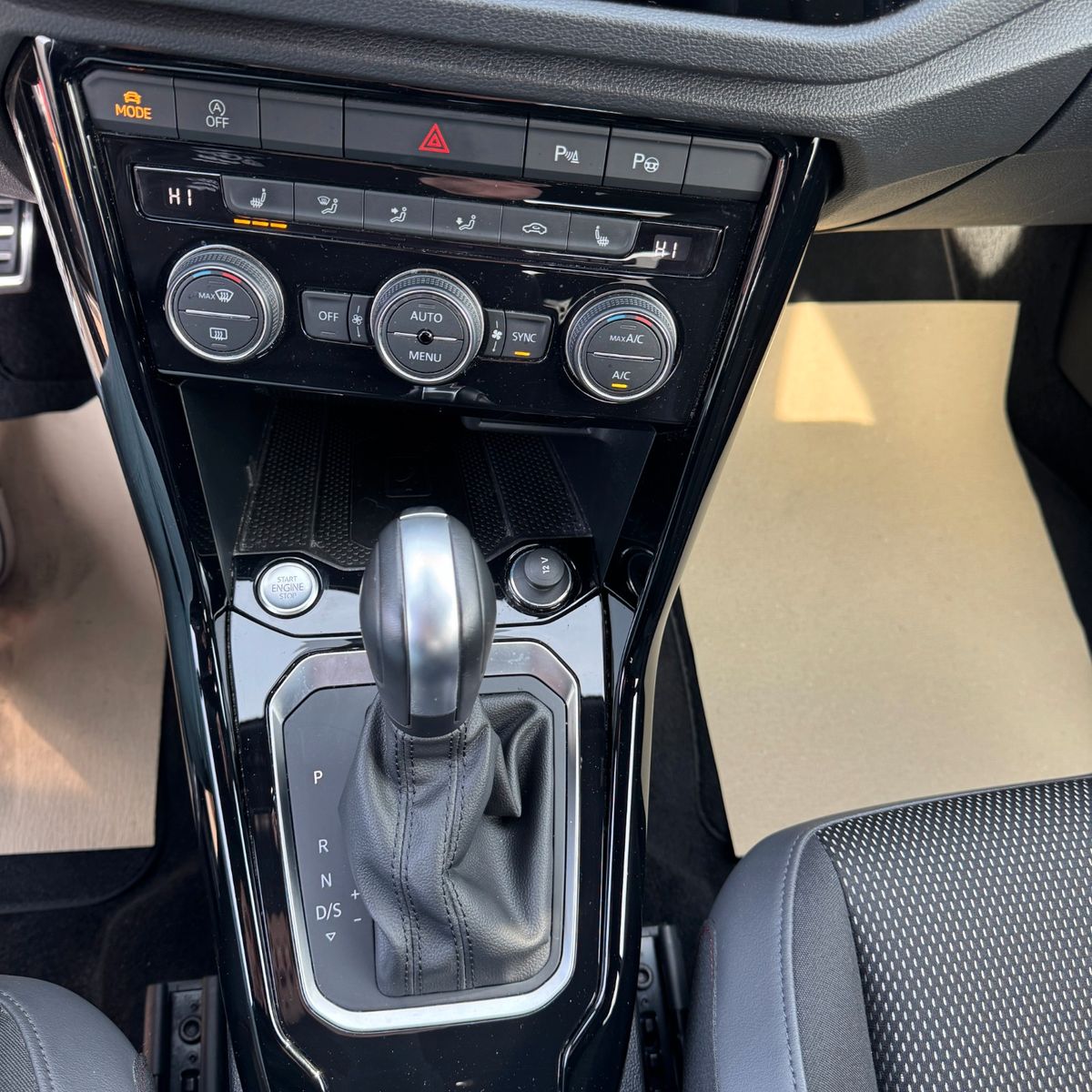 Volkswagen T-Roc Sport 1.5 TSI - Samsaru's Car Outlet