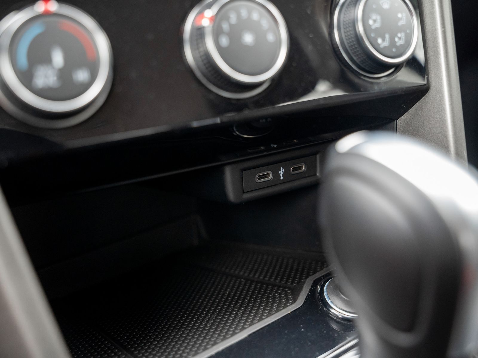 Volkswagen T-ROC Style 1.5 TSI DSG - Samsaru's Car Outlet
