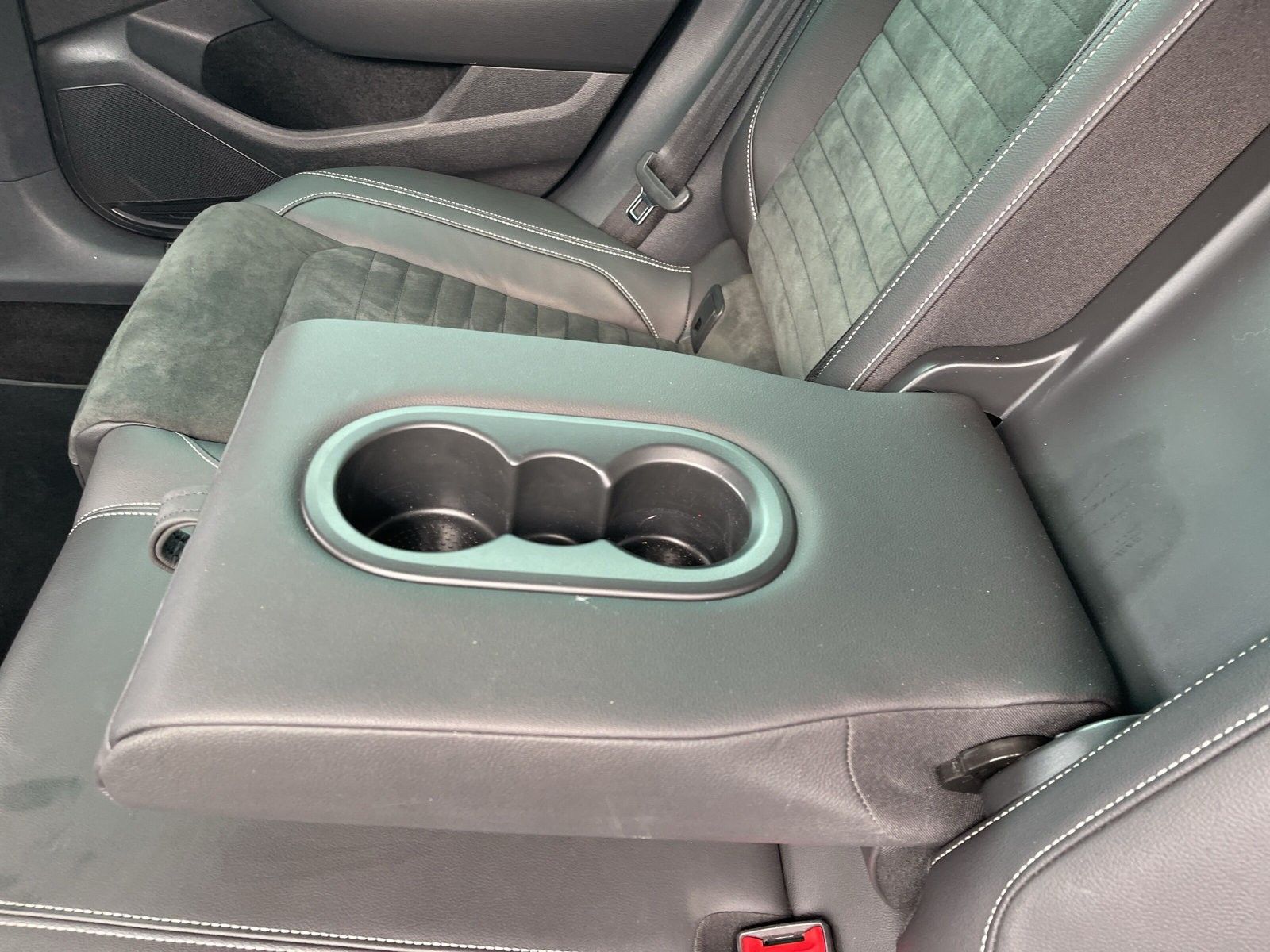 Volkswagen Passat 2.0 TDI Elegance DSG - Samsaru's Car Outlet