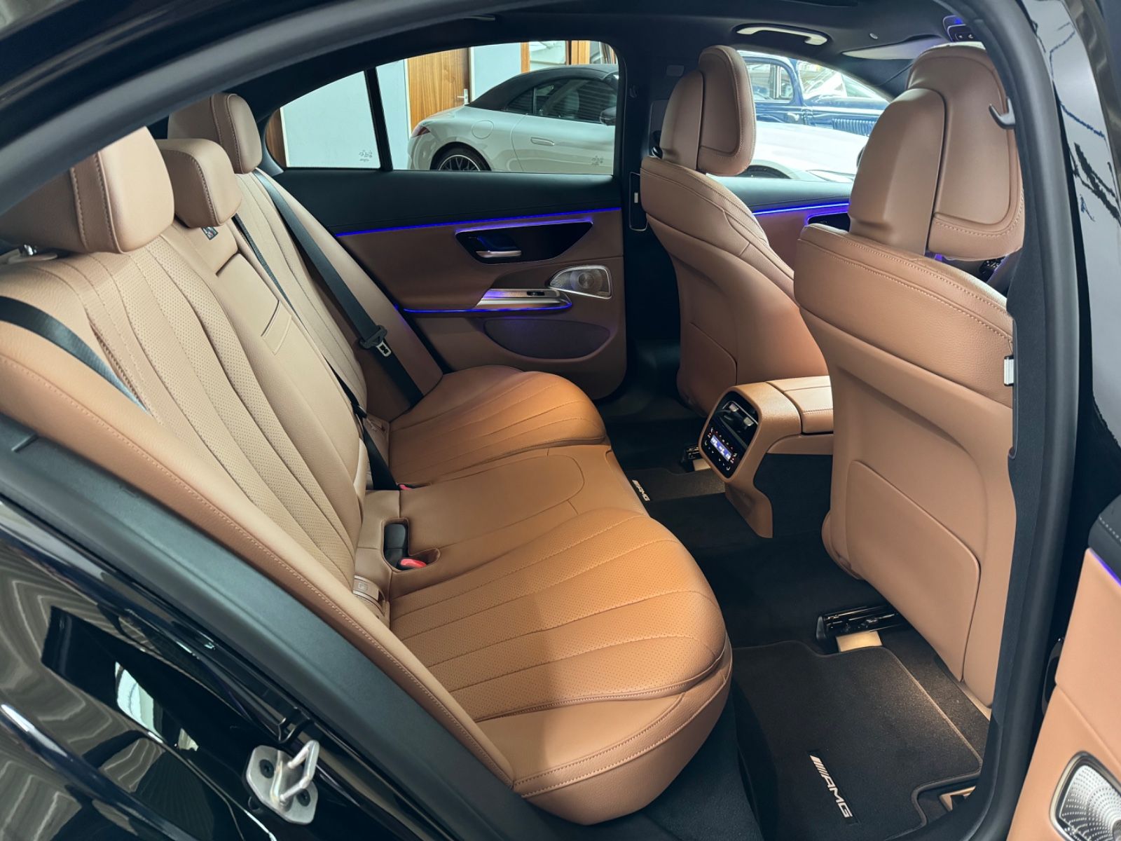Mercedes-Benz E 220 d 4Matic AMG PremiumPlus - Samsaru's Car Outlet