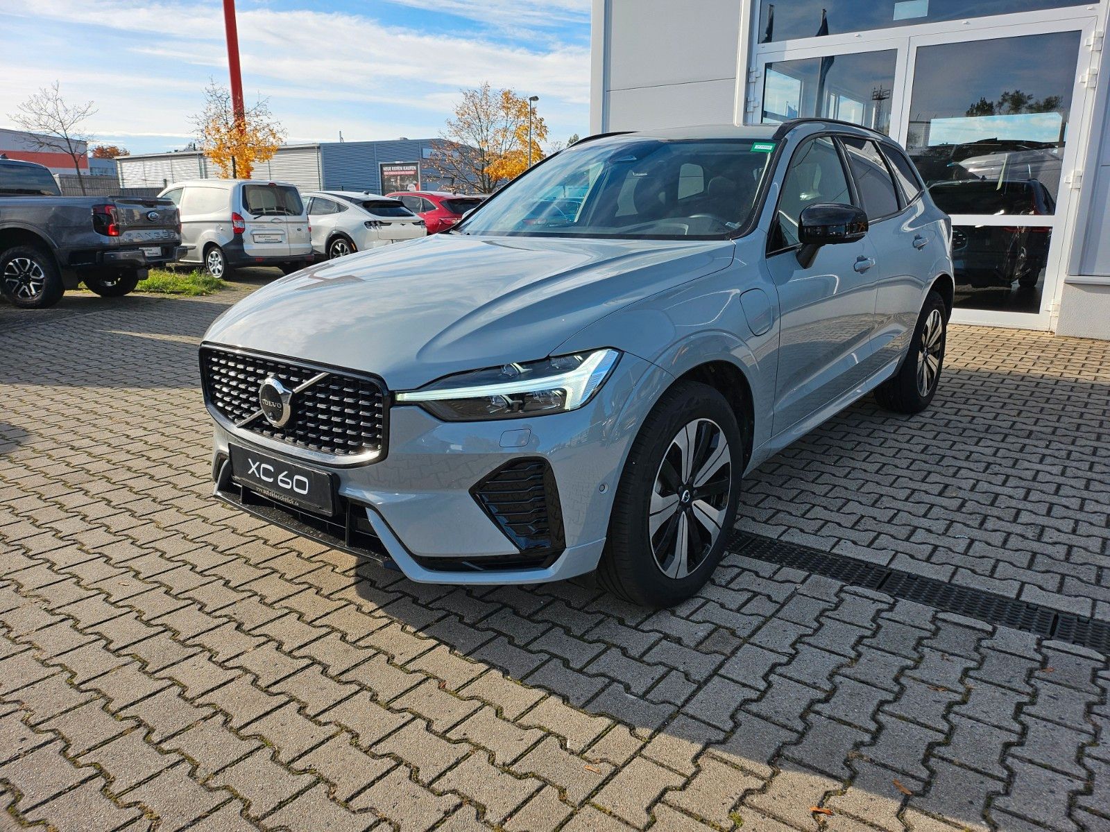 Volvo XC60 Plus Dark Recharge Plug-In Hybrid AWD