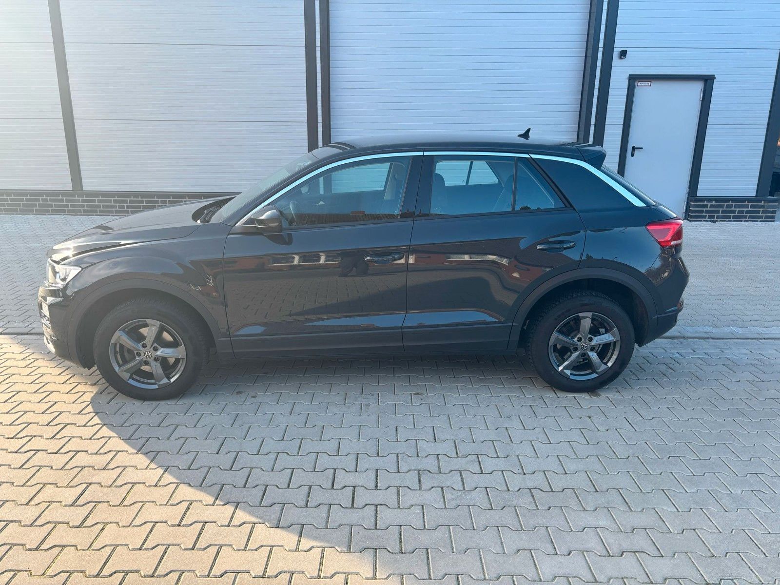 Volkswagen T-Roc - Samsaru's Car Outlet