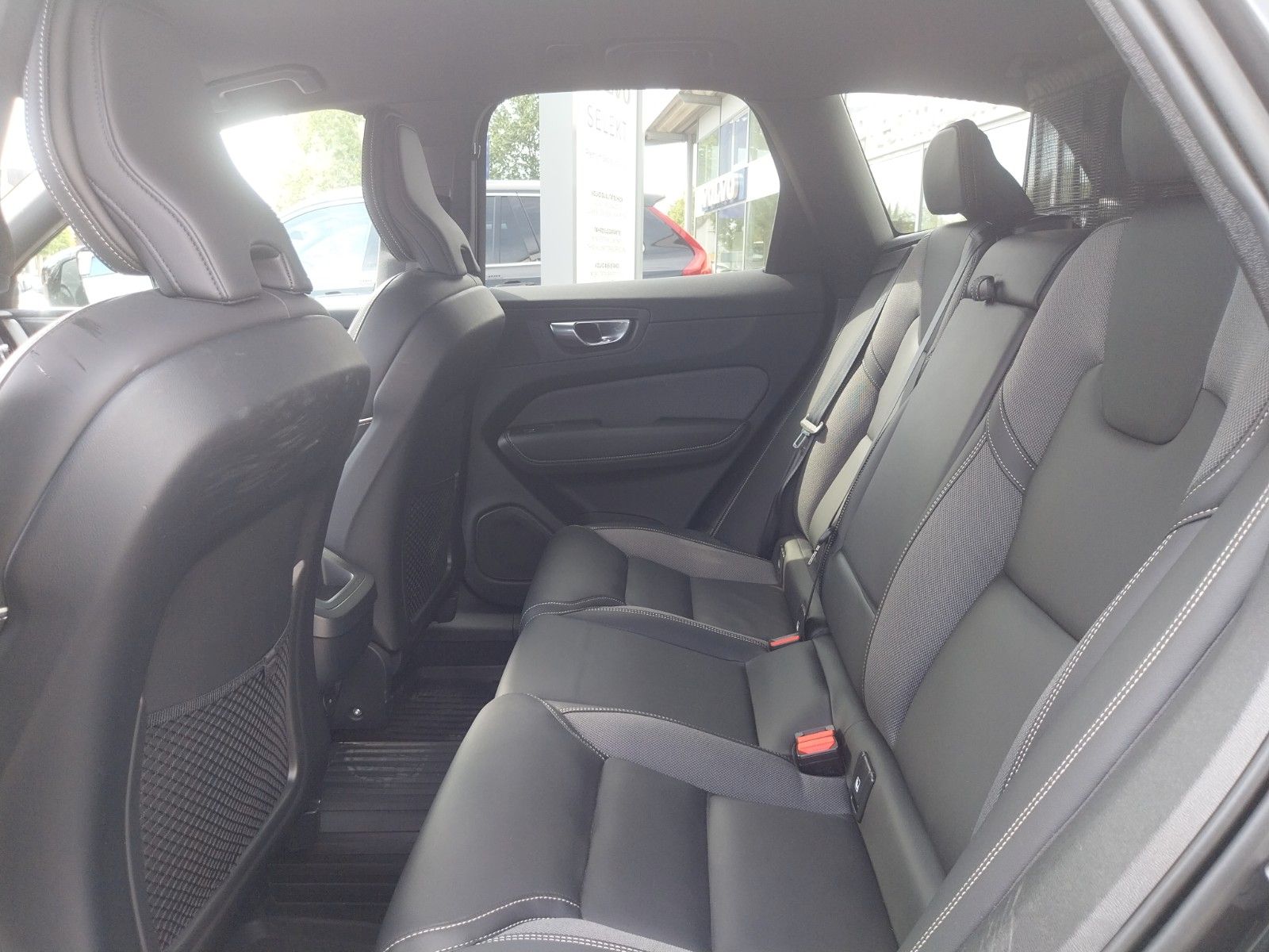 Volvo XC60 B4 Plus Dark AWD
