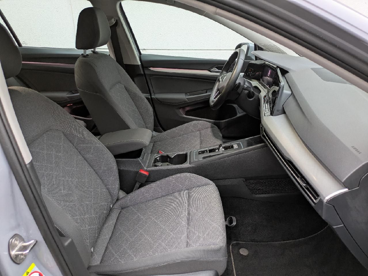 Volkswagen Golf VIII 2.0 TDI DSG Life - Samsaru's Car Outlet