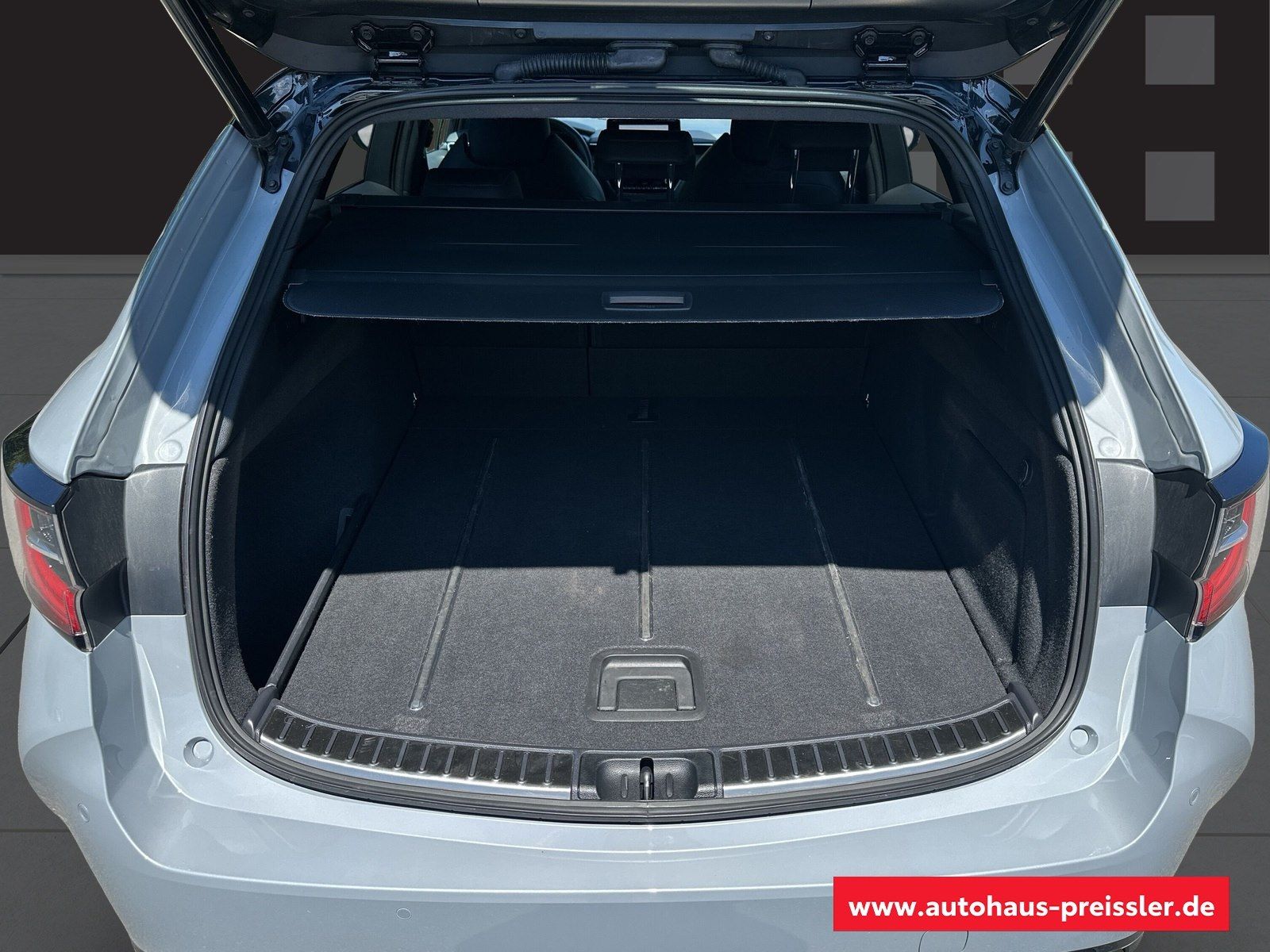 Toyota Corolla Touring Sports 2.0 Hybrid GR Sport - Samsaru's Car Outlet