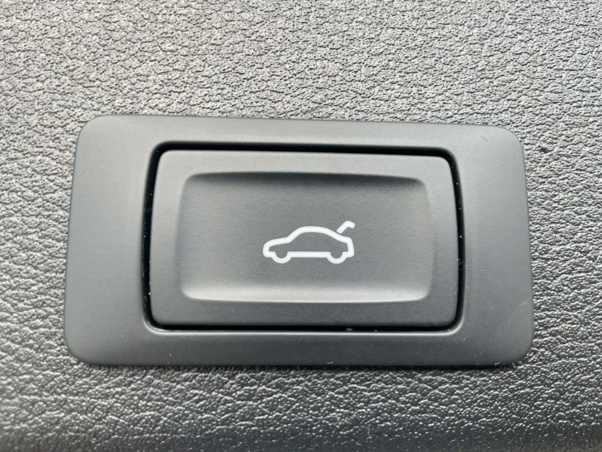 Audi A4 Avant 40 TDI QU S-TR S-LINE - Samsaru's Car Outlet