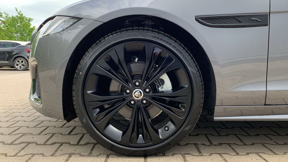Jaguar XF D200 R-DYNAMIC SE LMF+ACC+SHZG