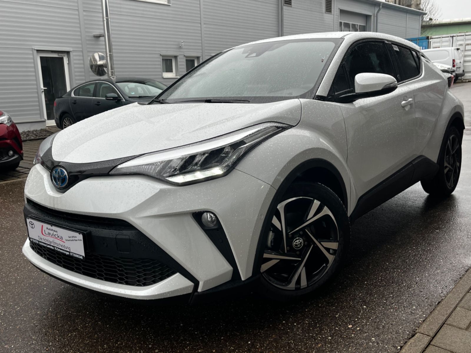 Toyota C-HR 2.0-l-Hybrid - Samsaru's Car Outlet