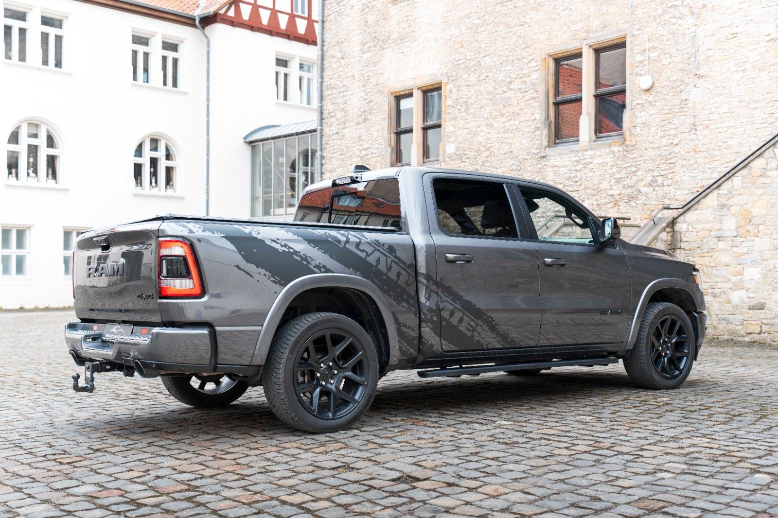 Dodge RAM 5,7L Laramie CC 4X4 360° LED CARPLAY LPG AHK
