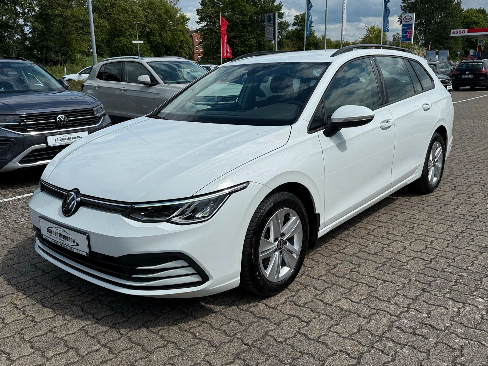 Volkswagen Golf VIII 1.5 eTSI Life - Samsaru's Car Outlet