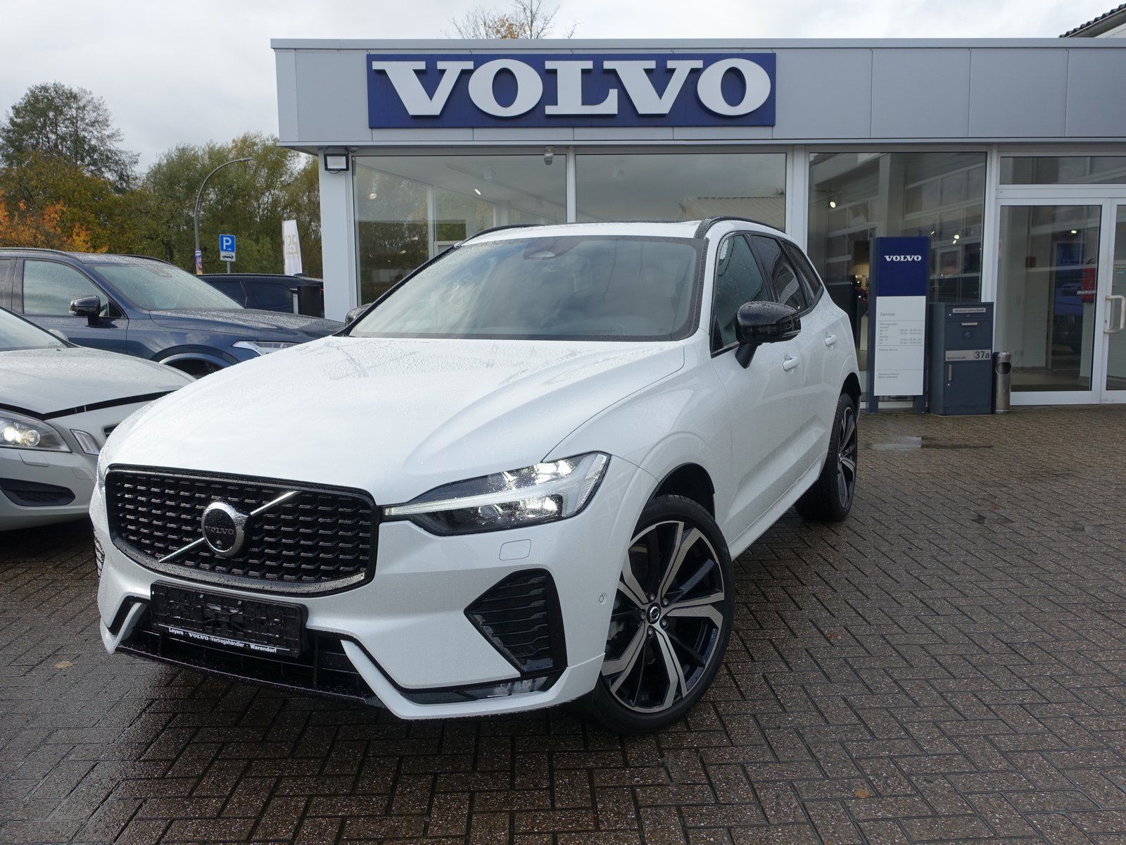 Volvo XC60 Plus B5 AWD/Four-C/AHK/HeadUp/360°Cam/Pano